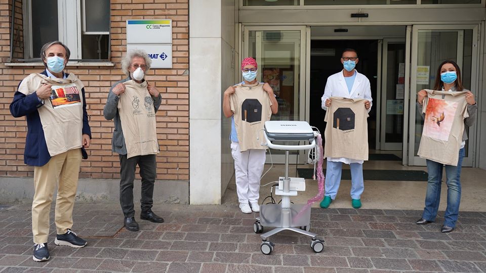 Consegna ecografo palmare donato all'Ospedale di Cento